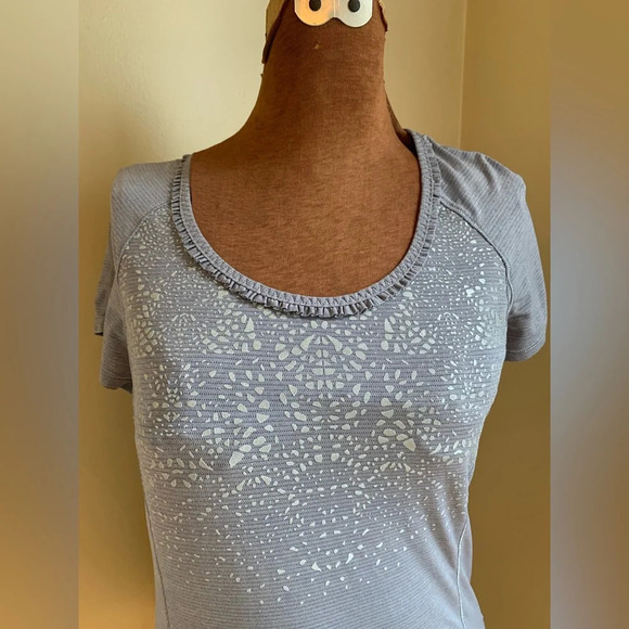 Lululemon top - Picture 2 of 8